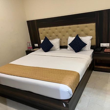 Hotel Ivy Plaza Luxury New Delhi Extérieur photo