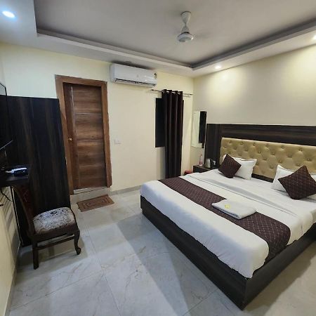 Hotel Ivy Plaza Luxury New Delhi Extérieur photo