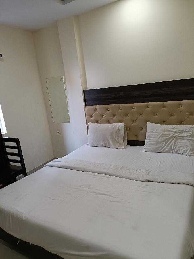 Hotel Ivy Plaza Luxury New Delhi Extérieur photo