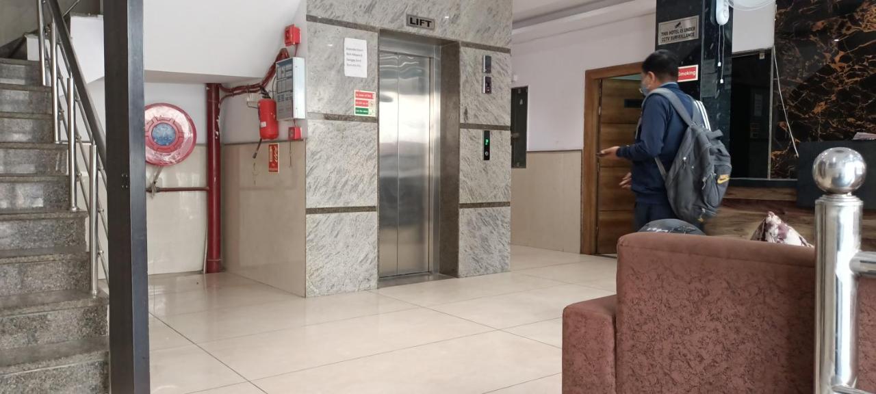 Hotel Ivy Plaza Luxury New Delhi Extérieur photo