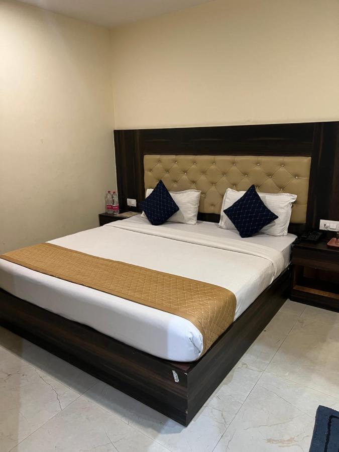 Hotel Ivy Plaza Luxury New Delhi Extérieur photo