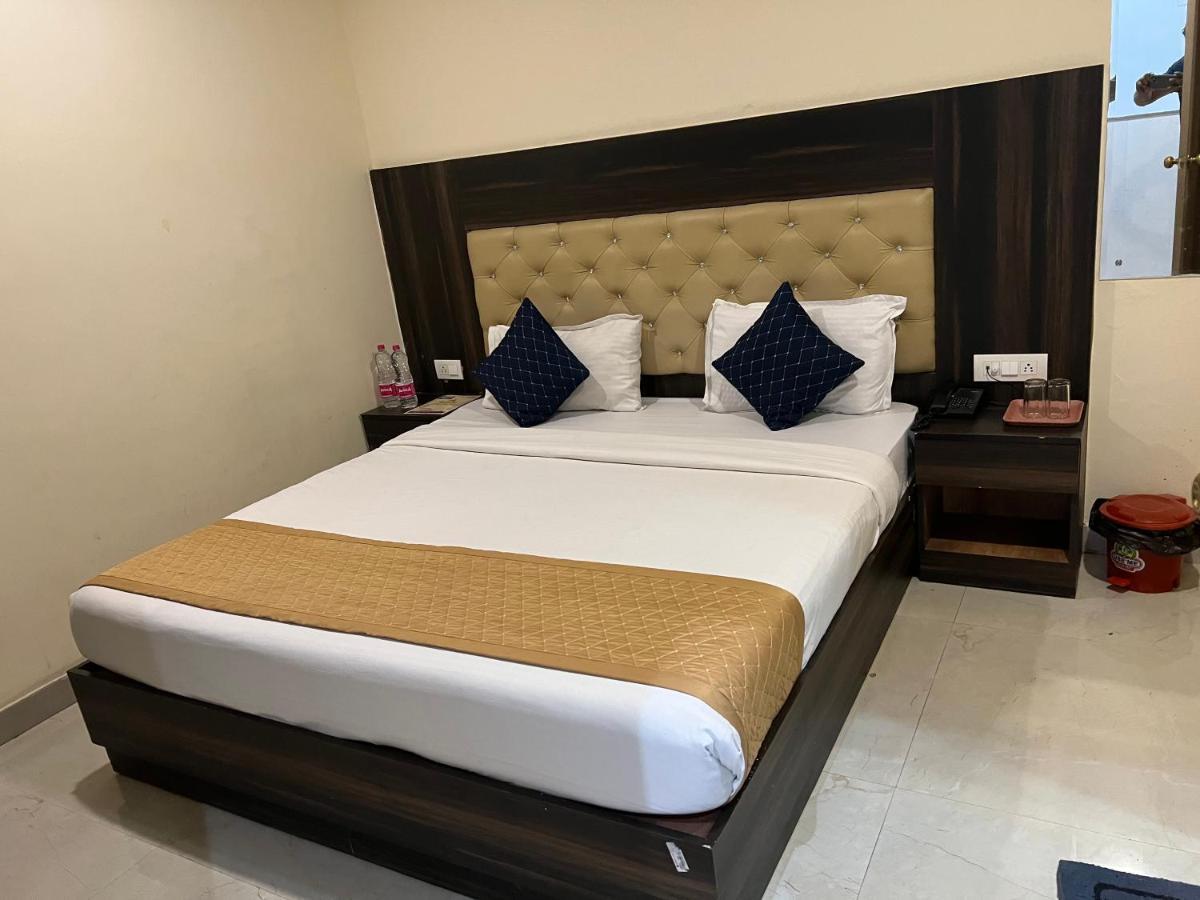 Hotel Ivy Plaza Luxury New Delhi Extérieur photo