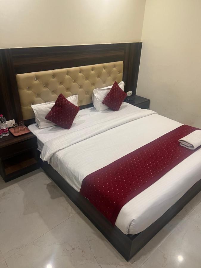 Hotel Ivy Plaza Luxury New Delhi Extérieur photo