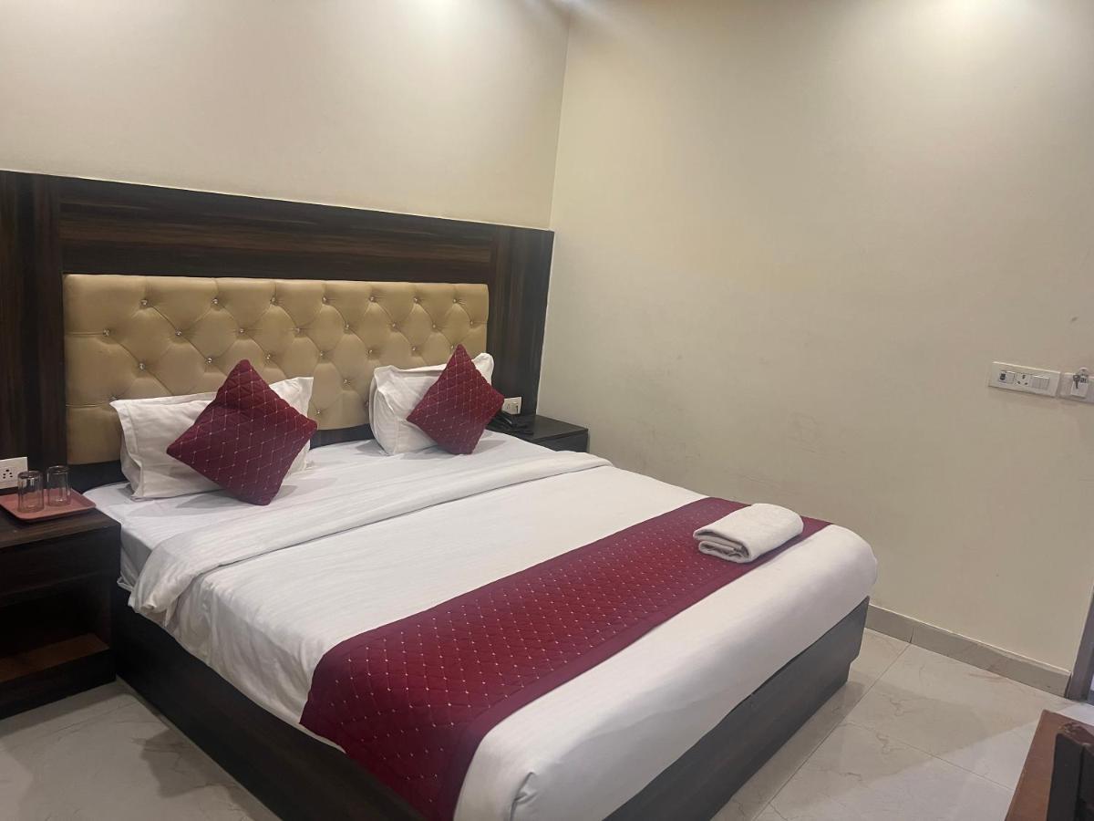 Hotel Ivy Plaza Luxury New Delhi Extérieur photo