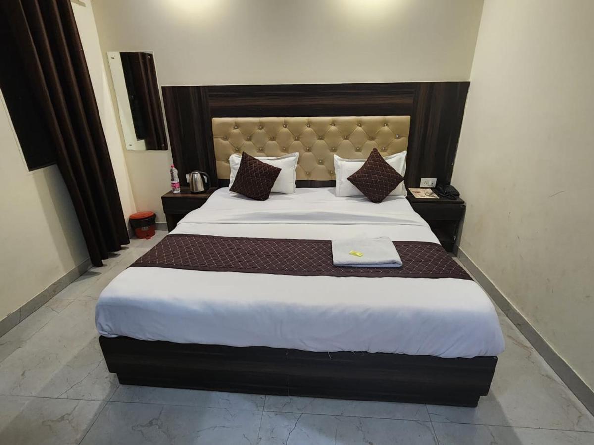 Hotel Ivy Plaza Luxury New Delhi Extérieur photo