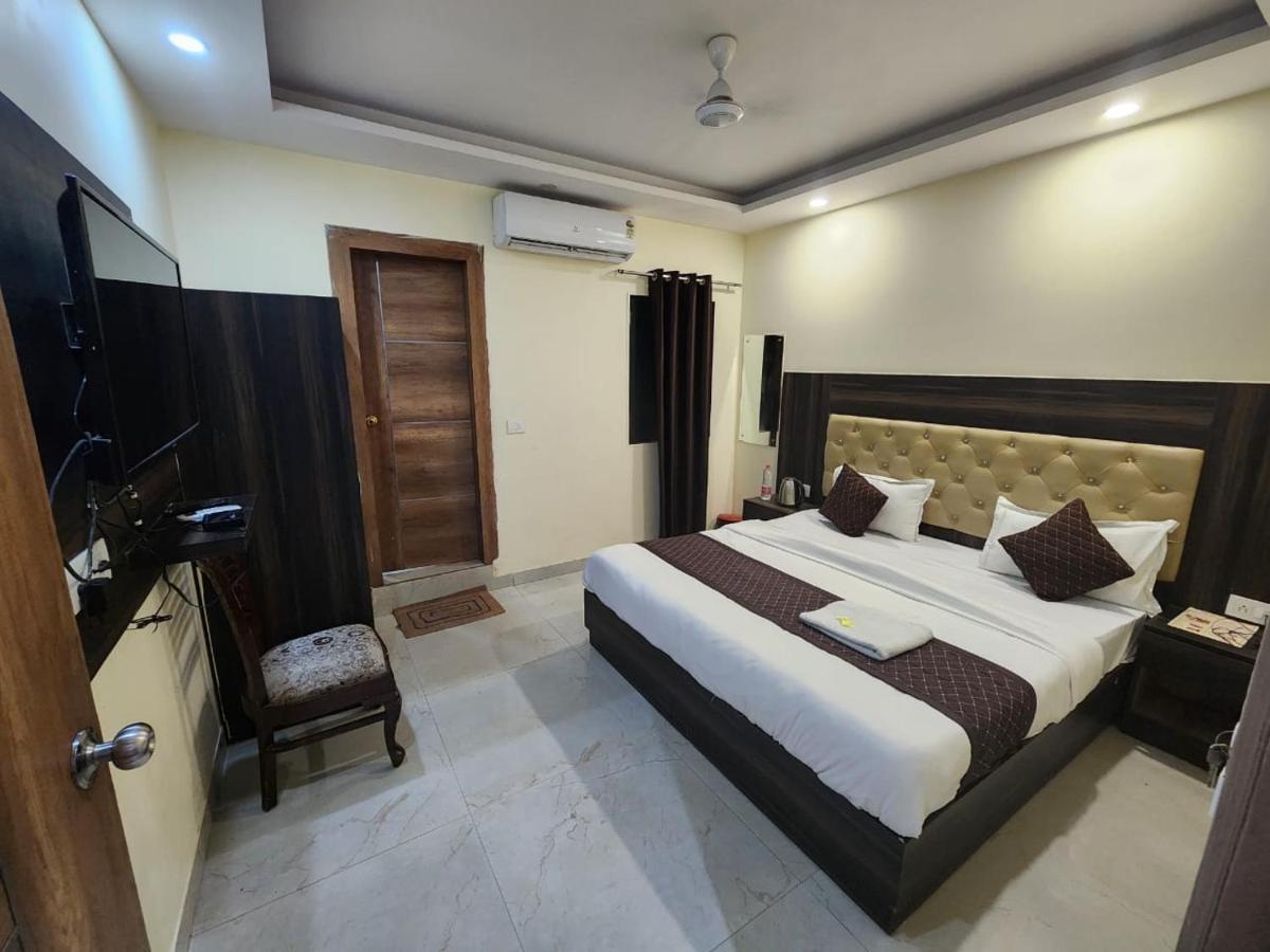 Hotel Ivy Plaza Luxury New Delhi Extérieur photo