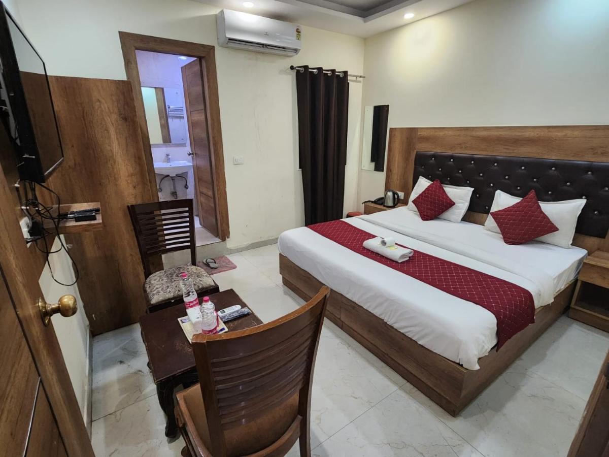 Hotel Ivy Plaza Luxury New Delhi Extérieur photo