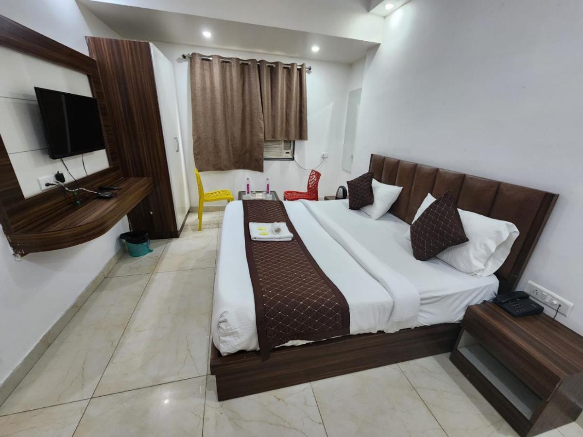 Hotel Ivy Plaza Luxury New Delhi Extérieur photo