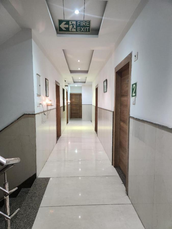 Hotel Ivy Plaza Luxury New Delhi Extérieur photo