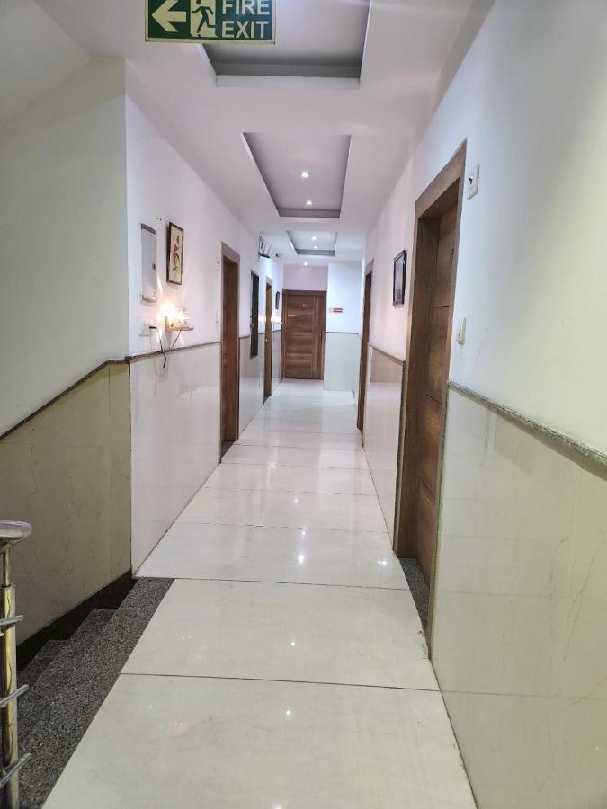 Hotel Ivy Plaza Luxury New Delhi Extérieur photo