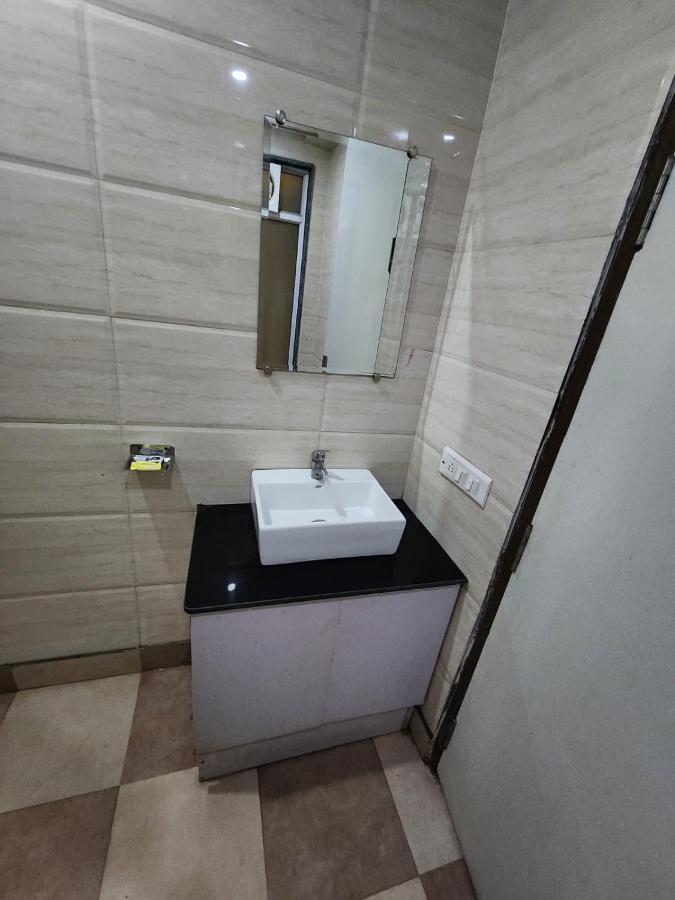 Hotel Ivy Plaza Luxury New Delhi Extérieur photo