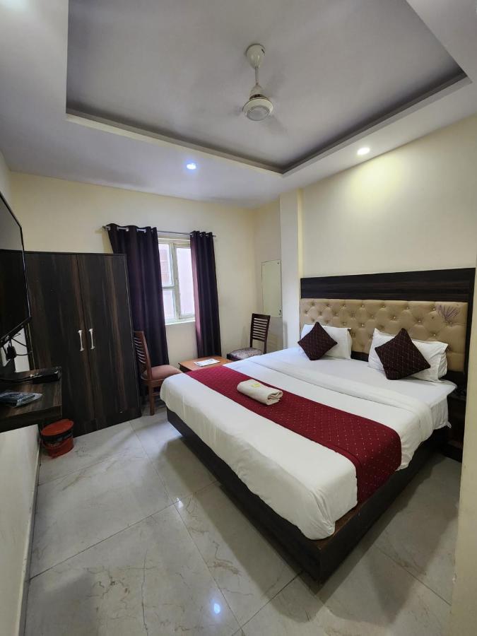 Hotel Ivy Plaza Luxury New Delhi Extérieur photo