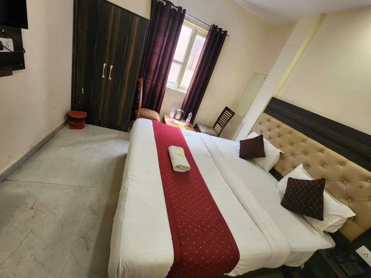 Hotel Ivy Plaza Luxury New Delhi Extérieur photo
